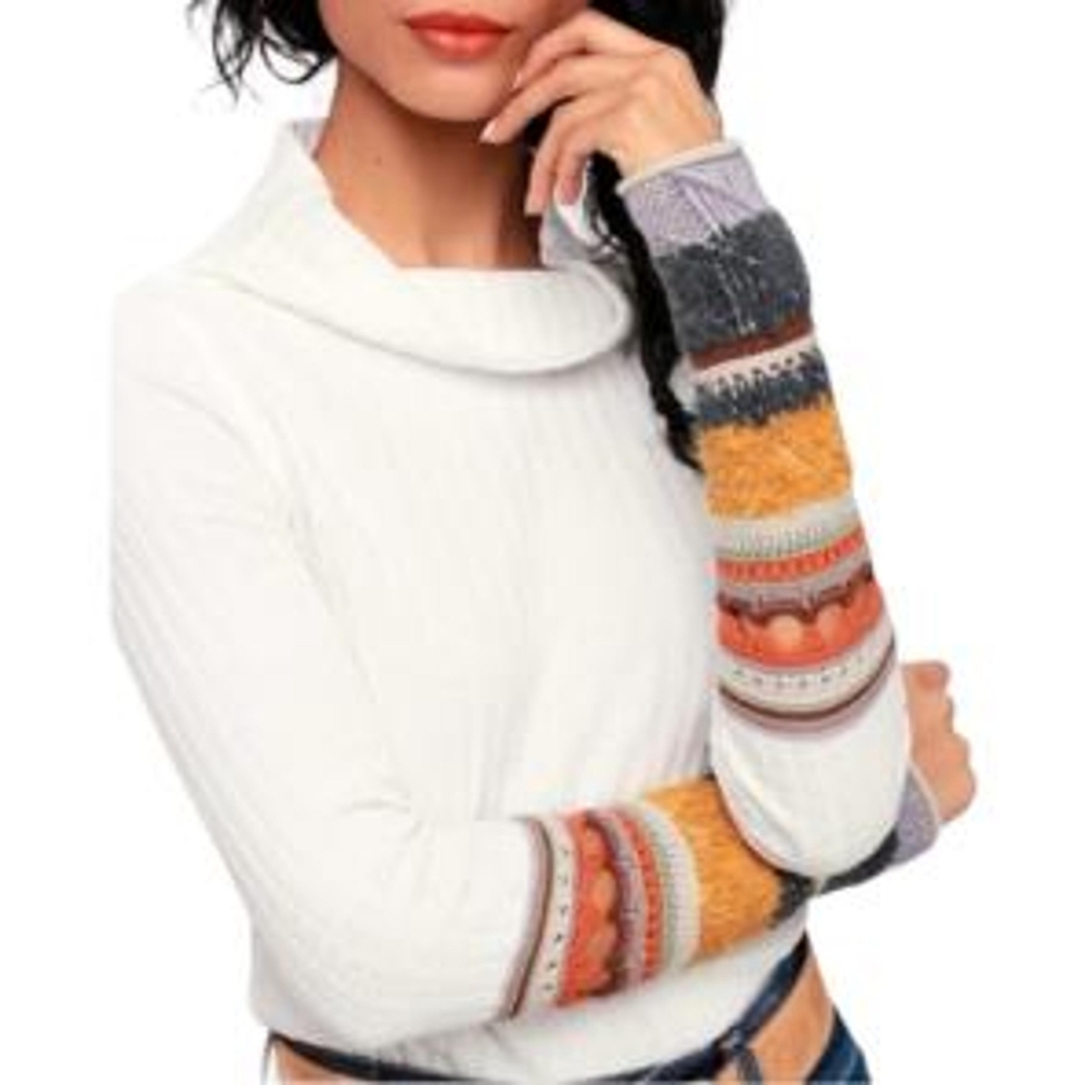 CLOSEY CLOSING 10/10. Free People crochet sleeve sweater